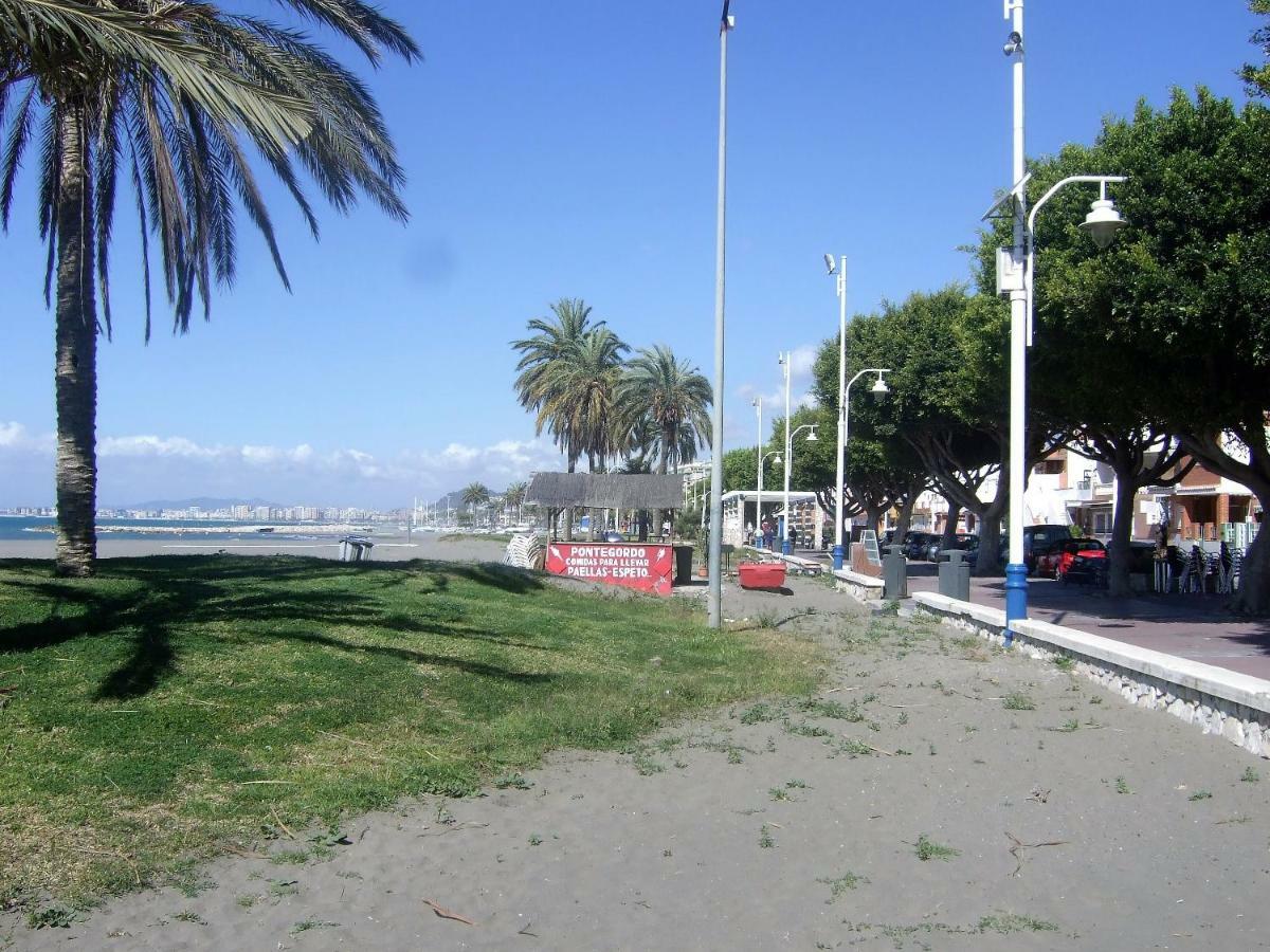 Beachfront Apartment Malaga Luaran gambar